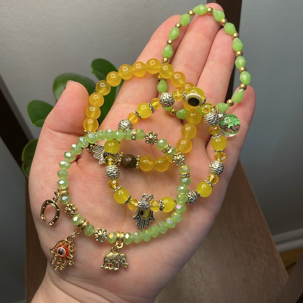 4pc LOT🌠NWOT🌠Stretchy evil eye charm bracelets >> green & yellow variations